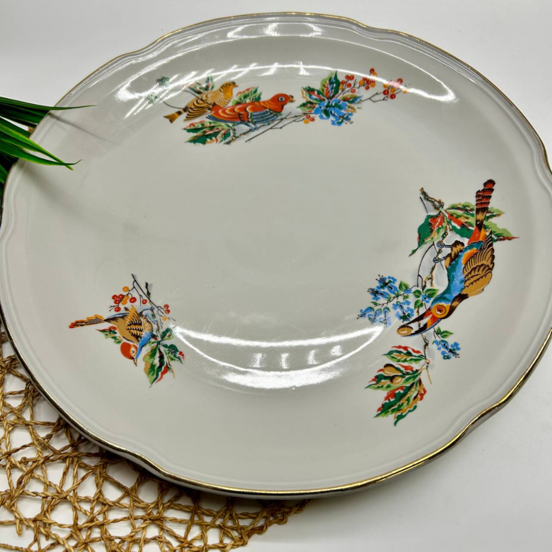 Блюдо круглое, ФФЗ Чайка, Краснодар, 1960-92г. Фарфор, рельеф, цветная деколь, позолота. Картинка 1